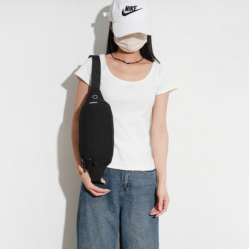 运动休闲腰包2025新款简约黑色斜挎包轻便小巧户外运动登山胸包